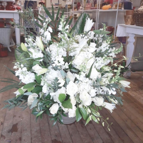 All White Round Style Pedestal